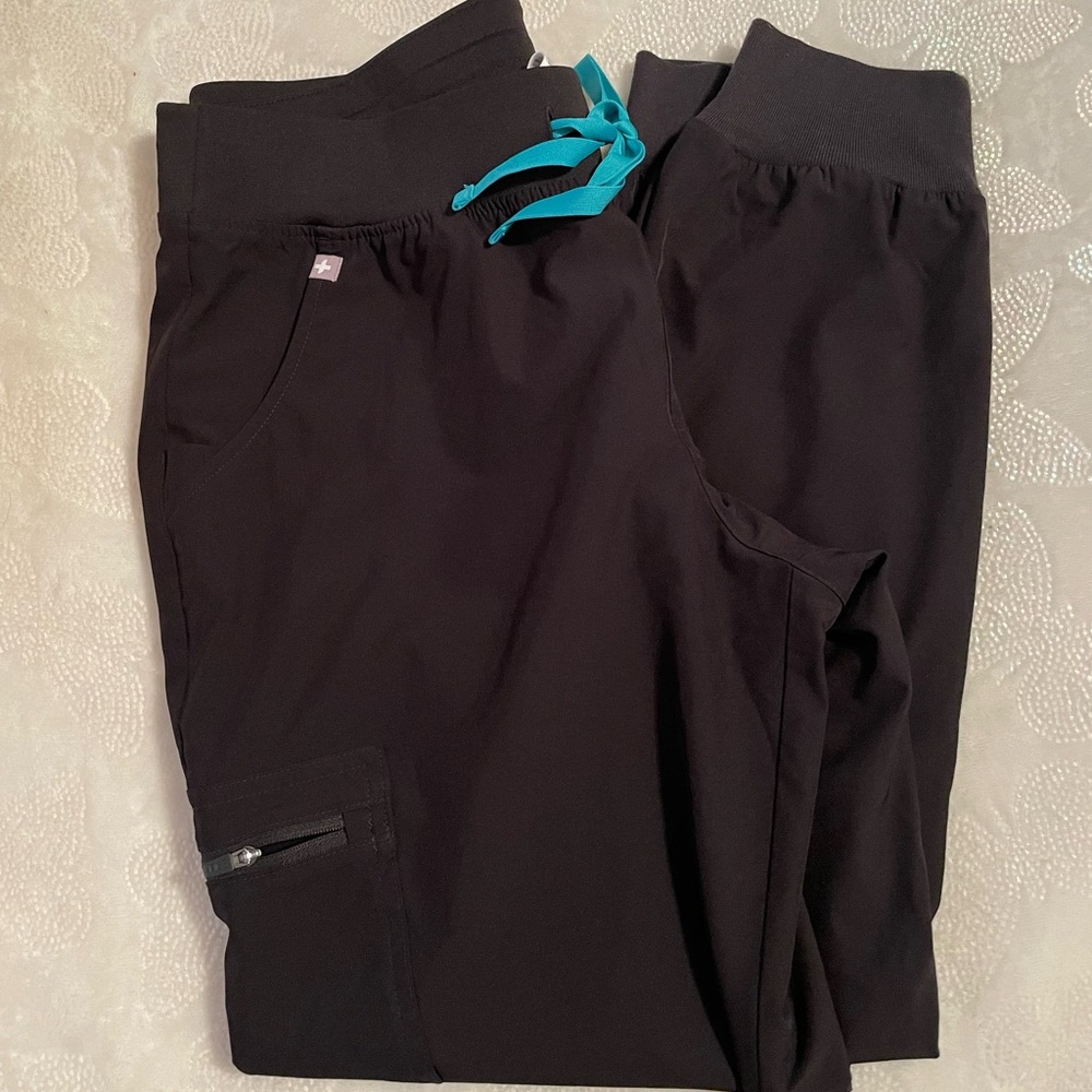 Figs pants size M